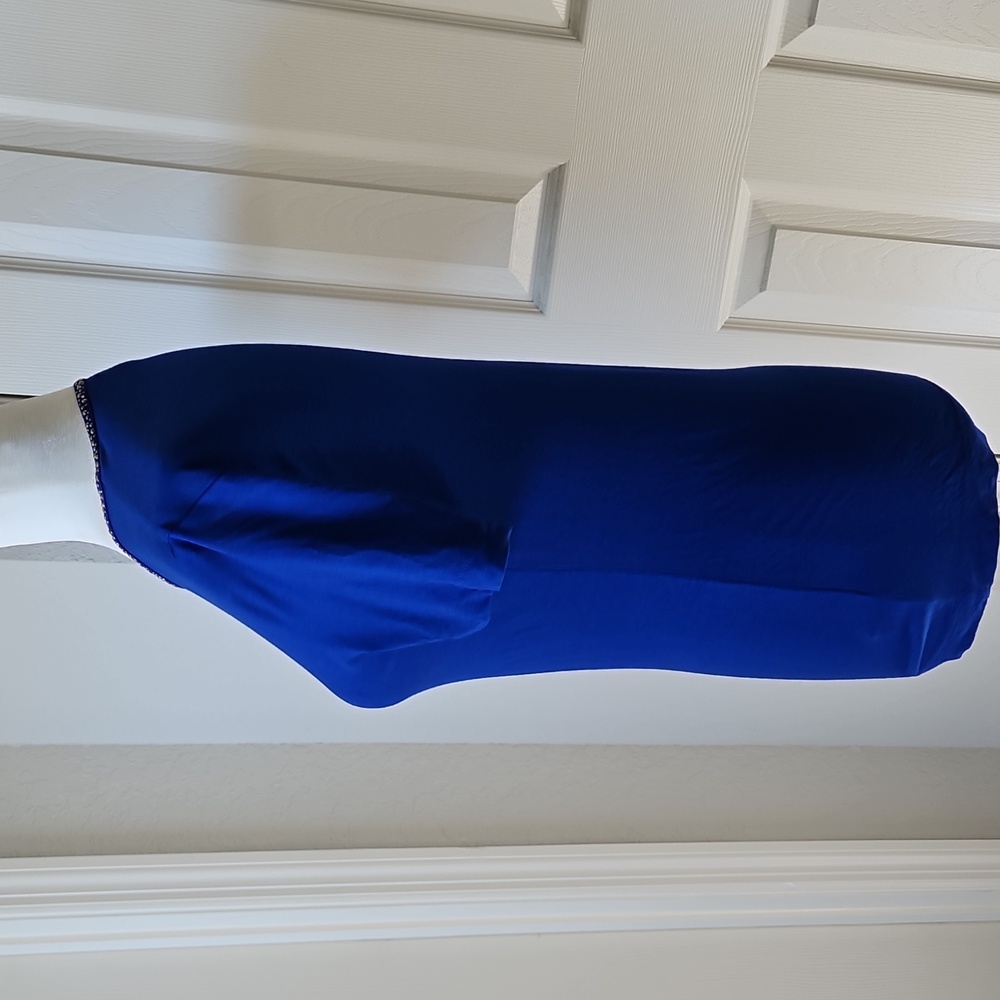 ST. JOHN Viscose Blend Short Sleeve Top With Embelleshed Neckline, Size P (XS) - Picture 2 of 14